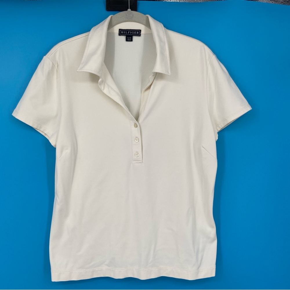 Hilfiger women’s white short sleeve top. Collar,‎ 3 buttons, Vintage. Size XL